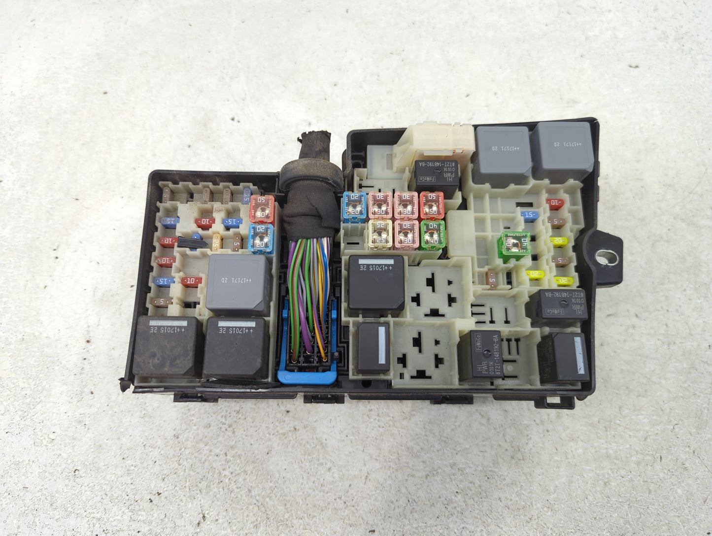 2017-2018 Ford Focus Fusebox Fuse Box Panel Relay Module P/N:GJ7T-14A076-BA Fits Fits 2017 2018 OEM Used Auto Parts - Oemuse