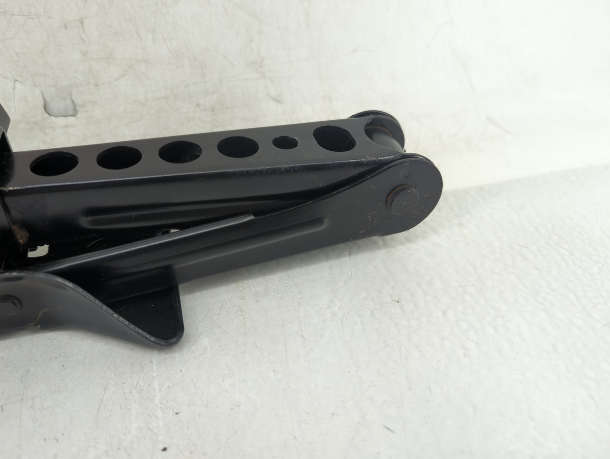 2018 Ford Focus Spare Scissor Car Jack 1415933 - Oemusedautoparts1.com