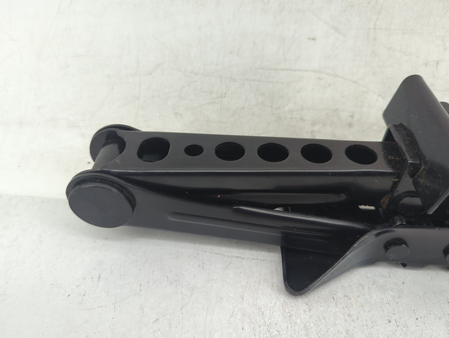 2018 Ford Focus Spare Scissor Car Jack 1415935 - Oemusedautoparts1.com