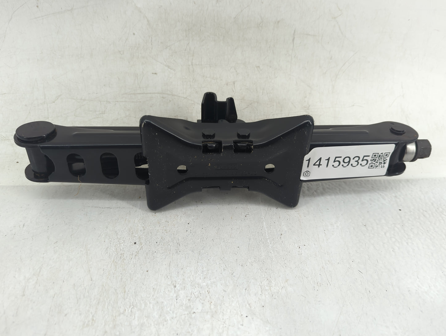 2018 Ford Focus Spare Scissor Car Jack 1415935 - Oemusedautoparts1.com