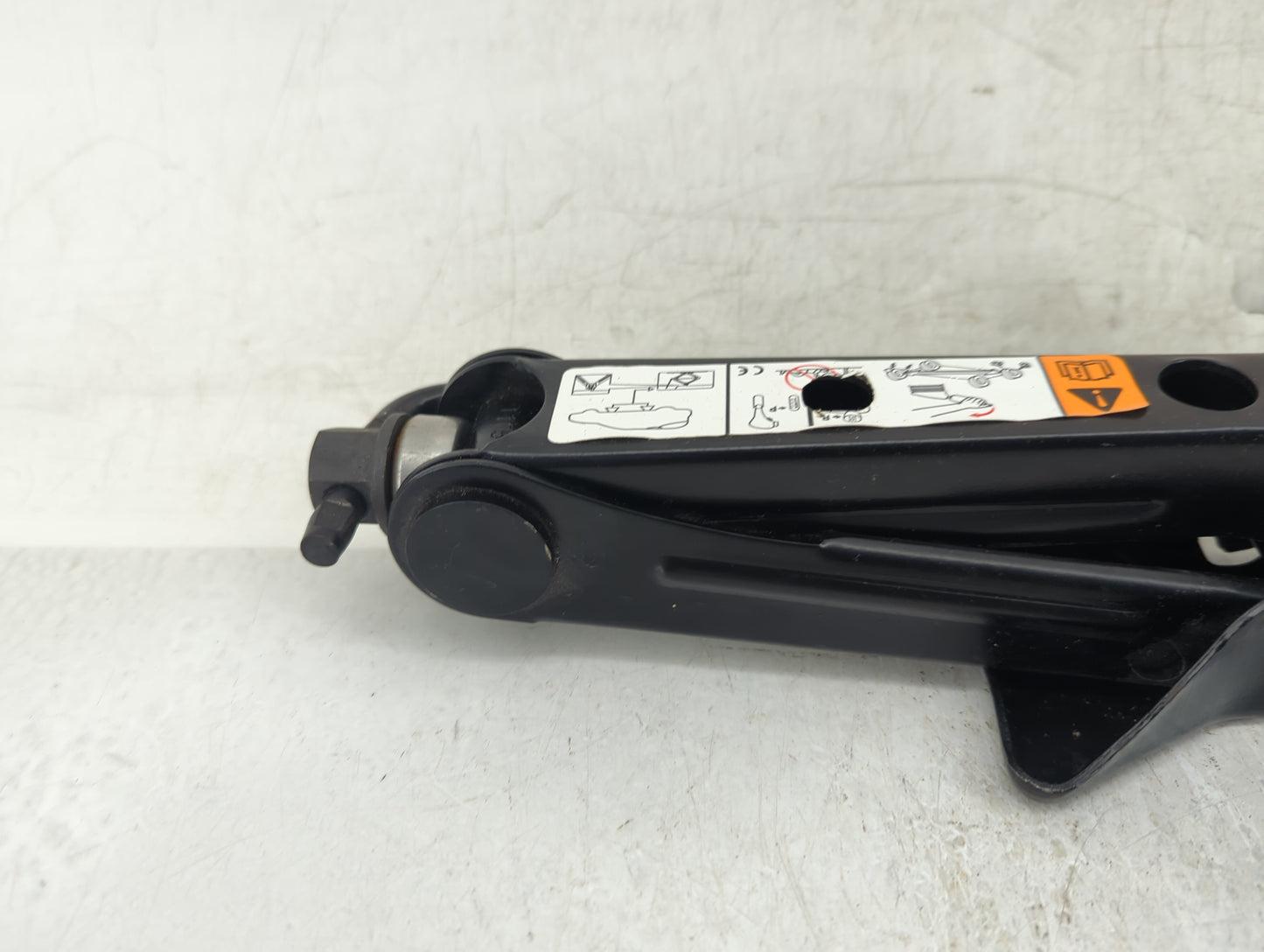 2018 Ford Focus Spare Scissor Car Jack - Oemusedautoparts1.com