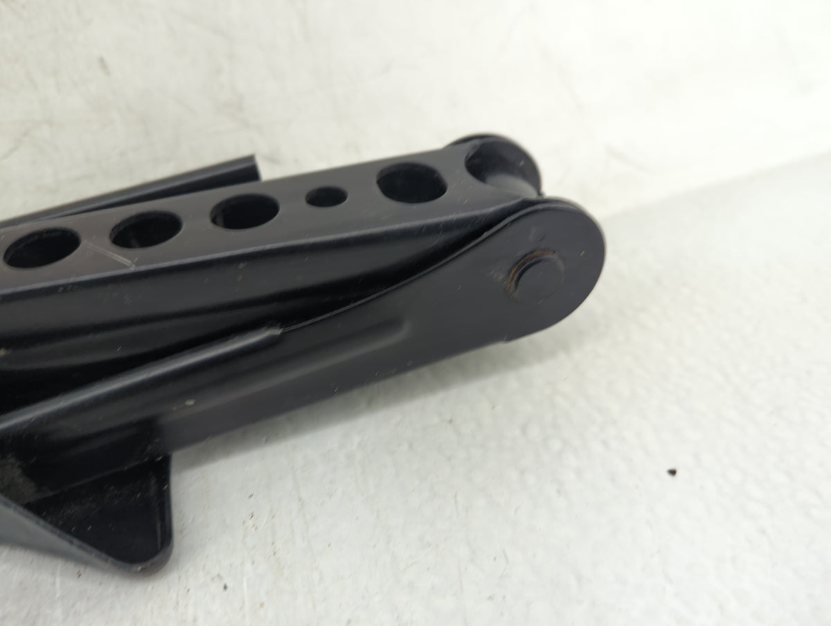 2018 Ford Focus Spare Scissor Car Jack 1416026 - Oemusedautoparts1.com