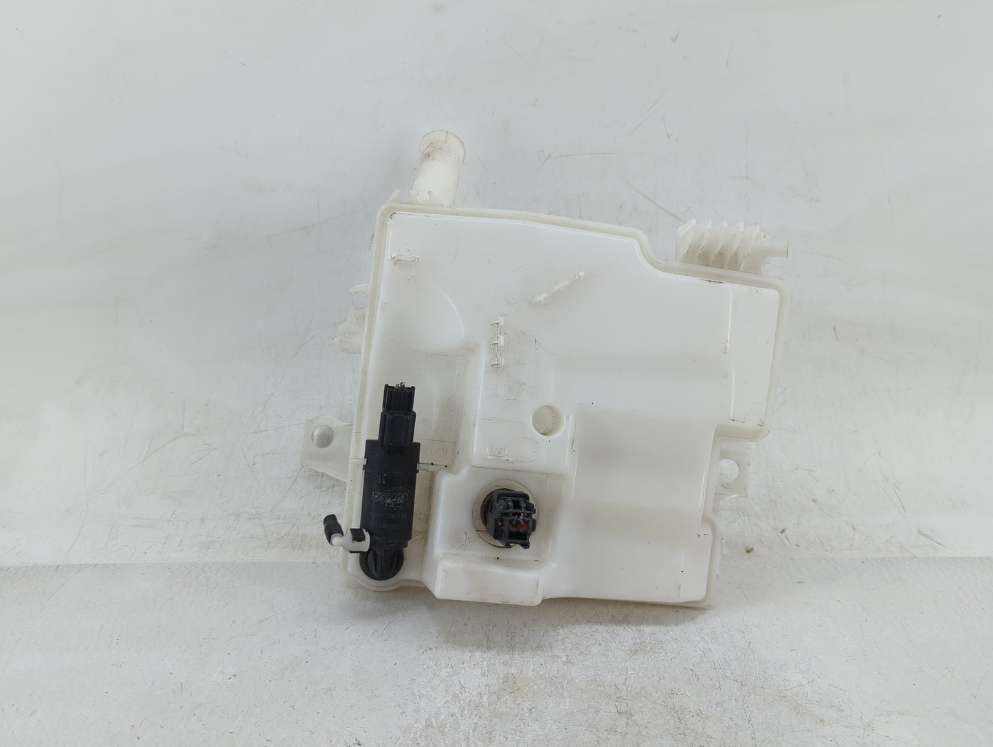 2012-2018 Ford Focus Windshield Washer Fluid Reservoir Bottle Oem - Oemusedautoparts1.com