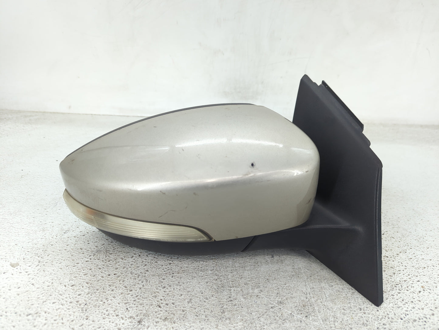 2015-2018 Ford Focus Passenger Side View Mirror - Right Door Mirror OEM Used - Oemusedautoparts1.com