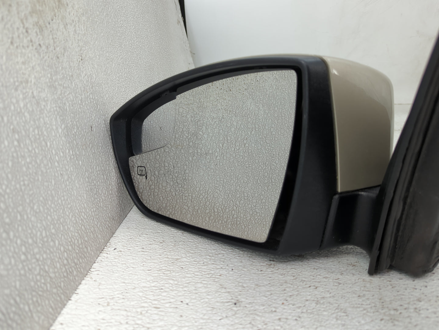 2015-2018 Ford Focus Driver Side View Mirror - Left Door Mirror OEM Used - Oemusedautoparts1.com
