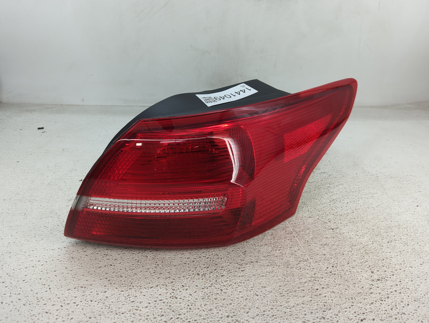 2015-2018 Ford Focus Tail Light Assembly Passenger Right OEM P/N:F1EB-13404-FE Fits Fits 2015 2016 2017 2018 OEM Used Auto P