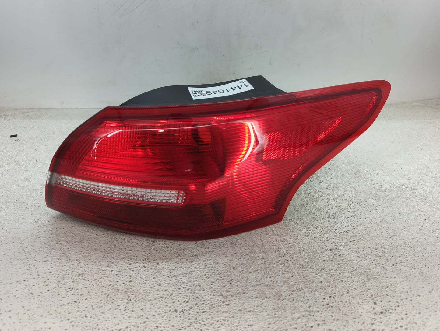 2015-2018 Ford Focus Tail Light Assembly Passenger Right OEM P/N:F1EB-13404-FE Fits Fits 2015 2016 2017 2018 OEM Used Auto P