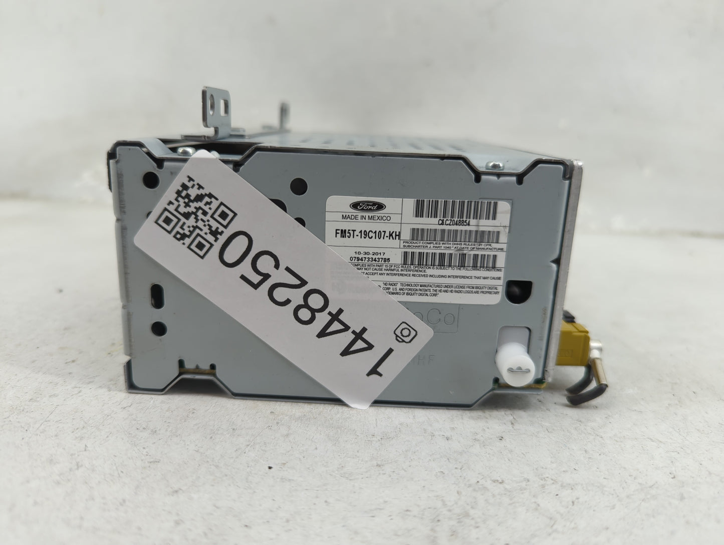 2017-2018 Ford Focus Radio AM FM Cd Player Receiver Replacement P/N:FM5T-19C107-KH Fits Fits 2017 2018 OEM Used Auto Parts -