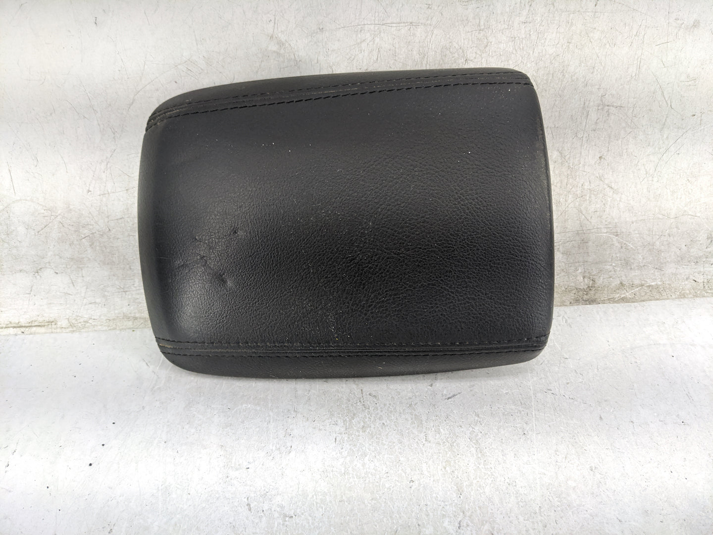 2018 Ford Focus Center Console Armrest Cover Lid P/N:F1EB A045C74 Fits OEM Used Auto Parts - Oemusedautoparts1.com