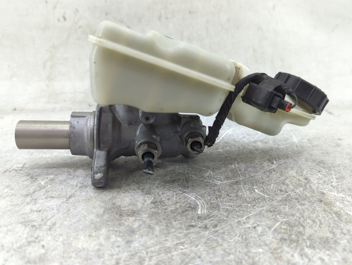 2012-2018 Ford Focus Brake Master Cylinder 1467698 - Oemusedautoparts1.com