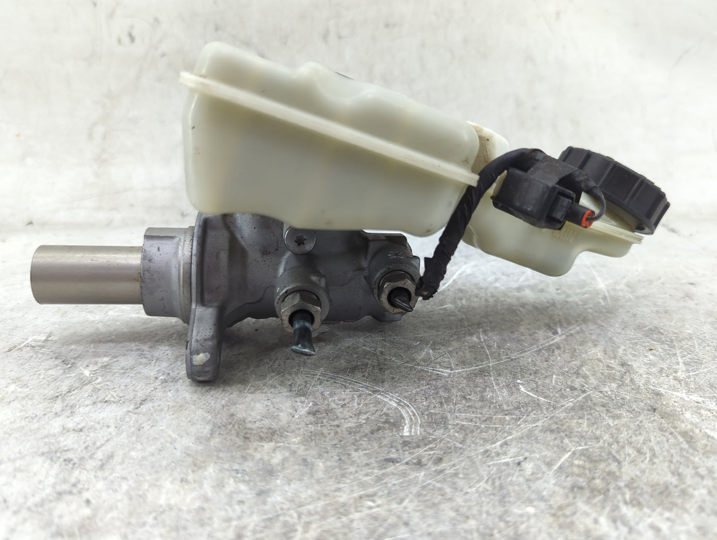 2018 Ford Focus Brake Master Cylinder 1467698 - Oemusedautoparts1.com