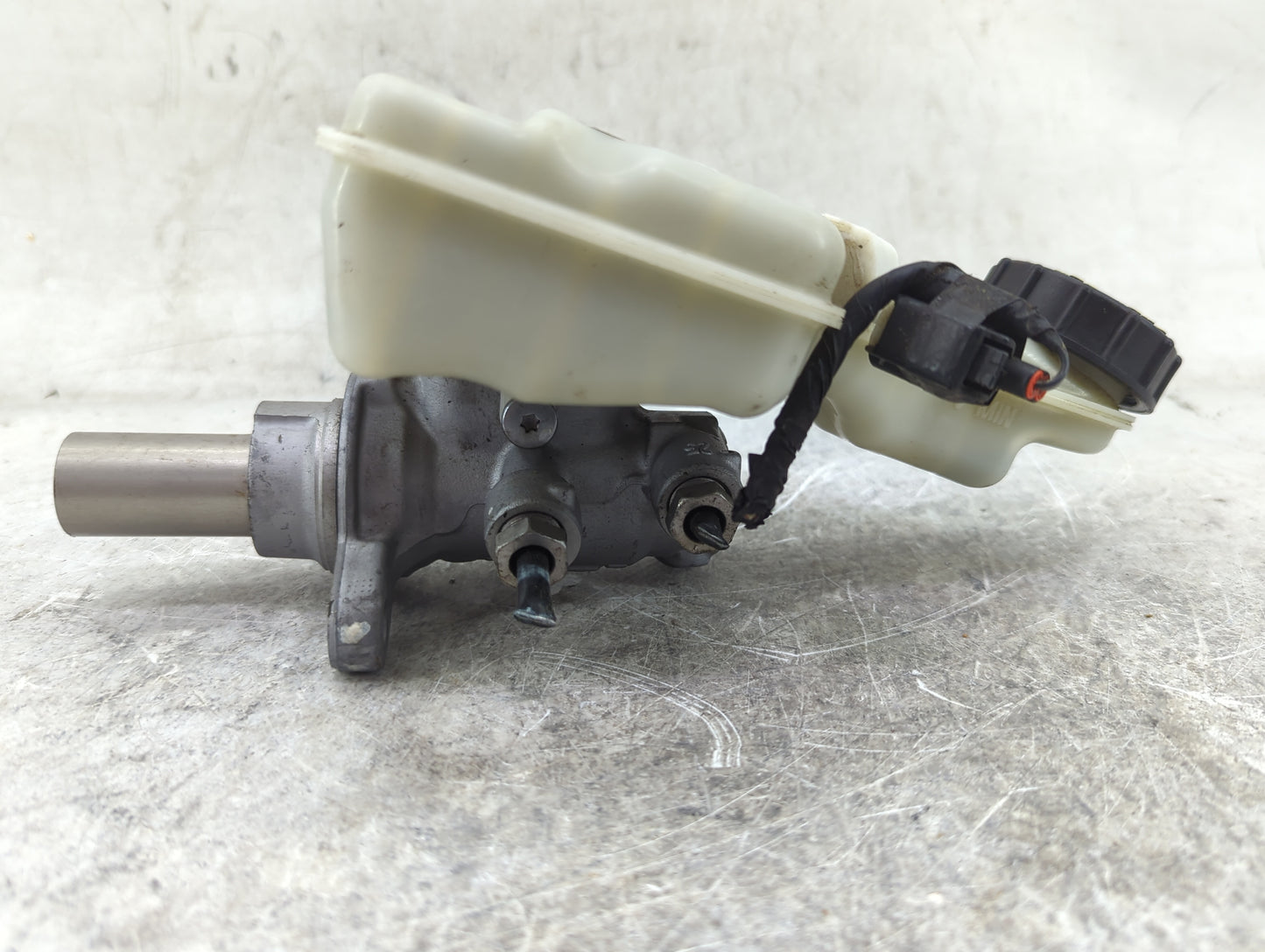 2018 Ford Focus Brake Master Cylinder 1467698 - Oemusedautoparts1.com