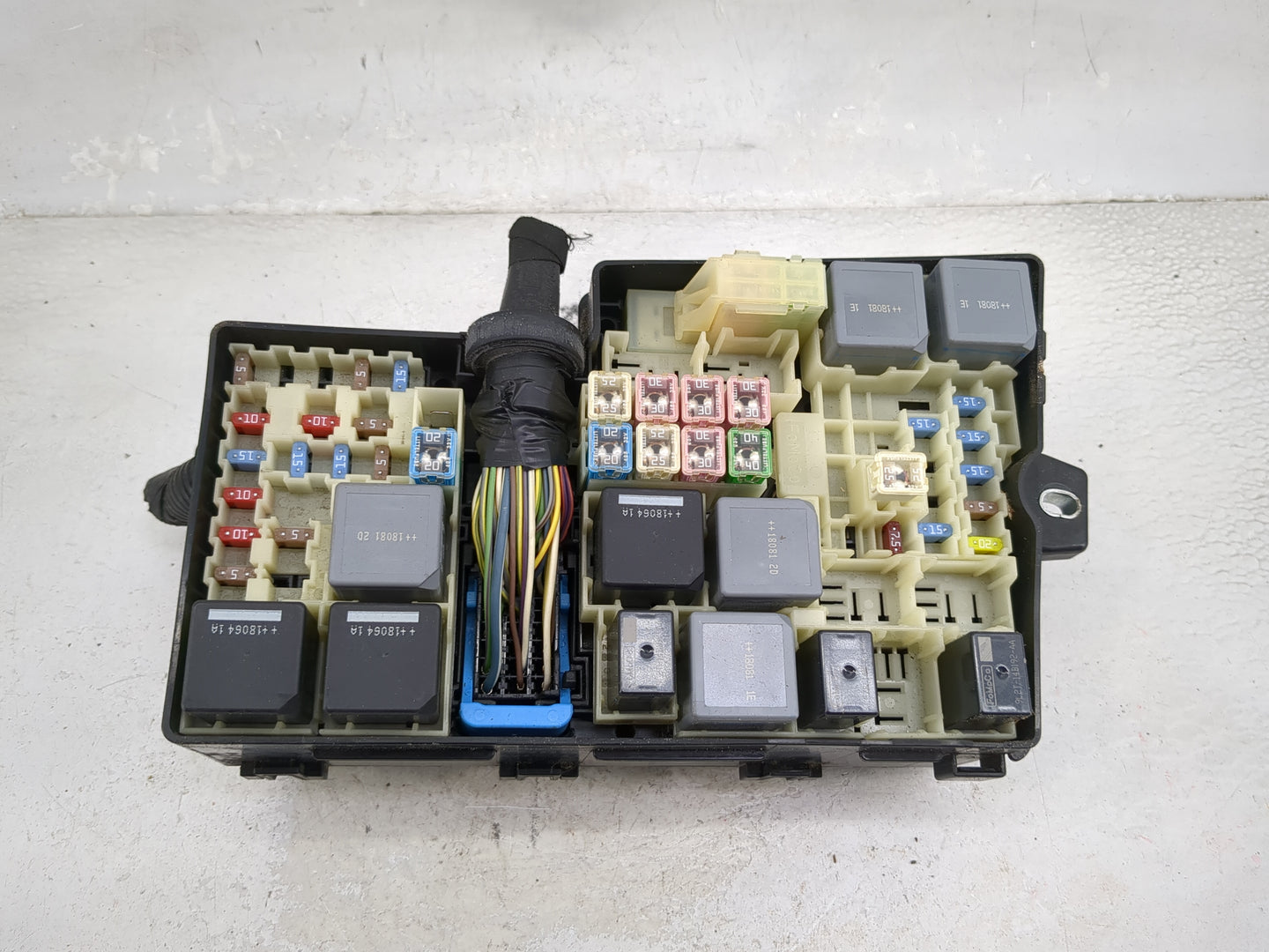 2017-2018 Ford Focus Fusebox Fuse Box Panel Relay Module P/N:GJ7T-14A073-BA Fits Fits 2017 2018 OEM Used Auto Parts - Oemuse