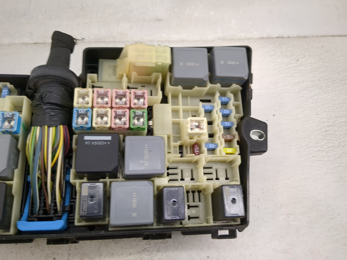 2017-2018 Ford Focus Fusebox Fuse Box Panel Relay Module P/N:GJ7T-14A073-BA Fits Fits 2017 2018 OEM Used Auto Parts - Oemuse