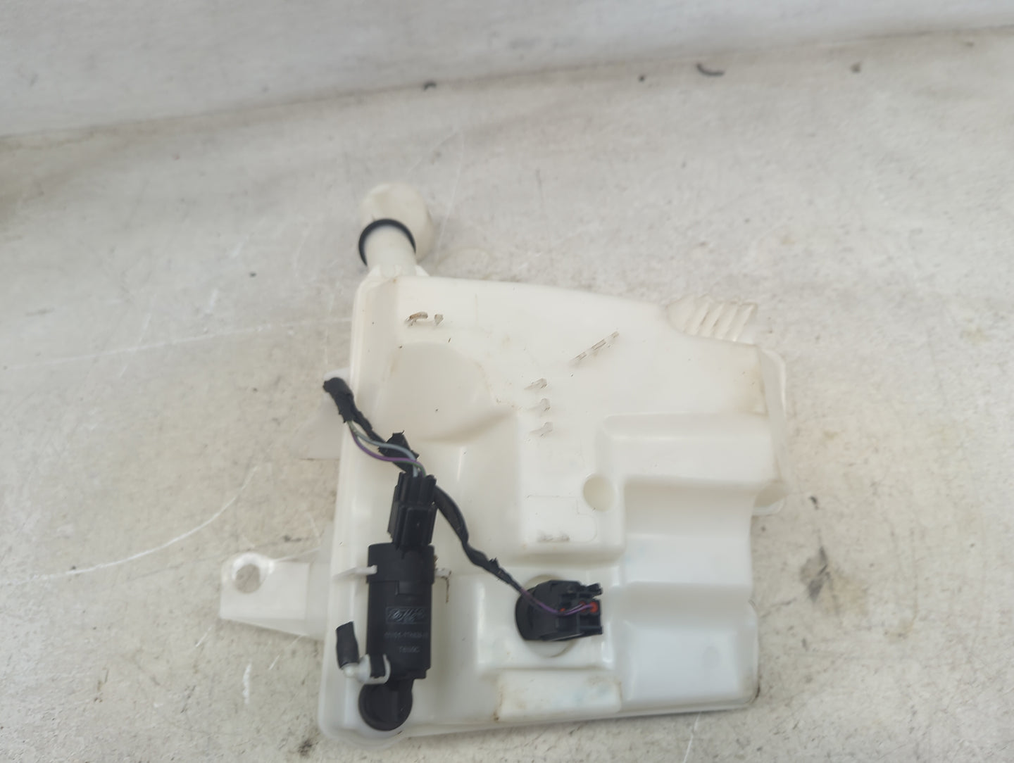 2012-2018 Ford Focus Windshield Washer Fluid Reservoir Bottle 1482140 - Oemusedautoparts1.com
