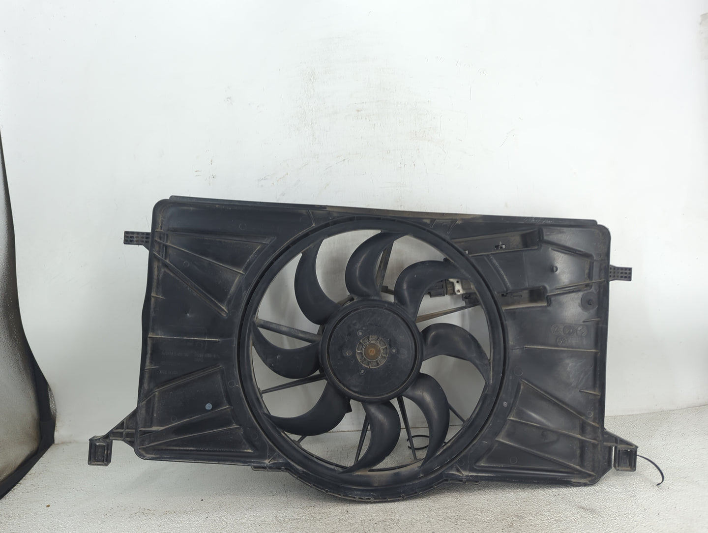 2012-2018 Ford Focus Electric Radiator Cooling Fan Motor Assembly P/N:1137328567 CV61-8C607-BA Fits OEM Used Auto Parts - Oe