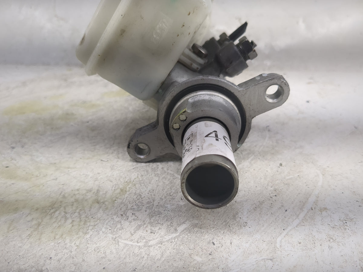 2012-2018 Ford Focus Brake Master Cylinder 1496918 - Oemusedautoparts1.com