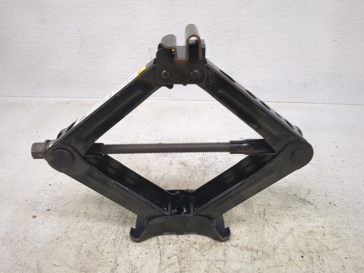 2018 Ford Focus Spare Scissor Car Jack 1512502 - Oemusedautoparts1.com