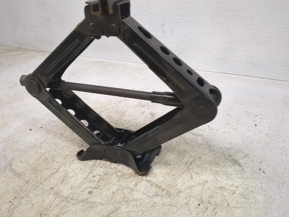 2018 Ford Focus Spare Scissor Car Jack 1512502 - Oemusedautoparts1.com