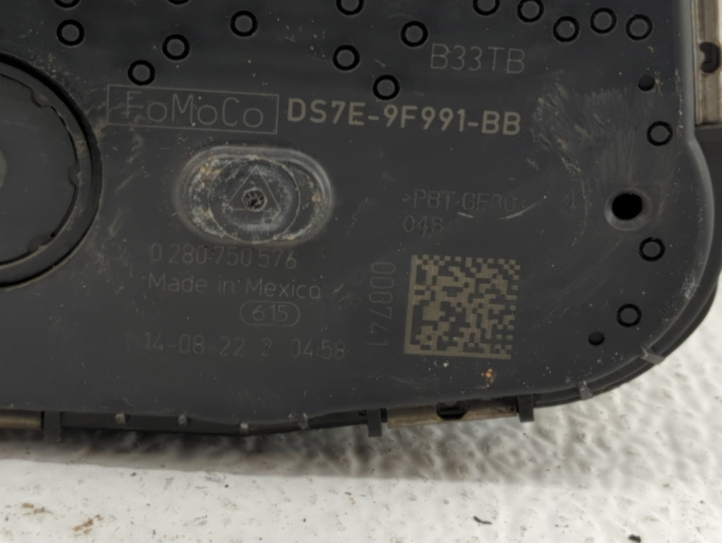 2014-2018 Ford Focus Throttle Body P/N:DS7E-9F991-BB Fits Fits 2014 2015 2016 2017 2018 2019 OEM Used Auto Parts - Oemusedau