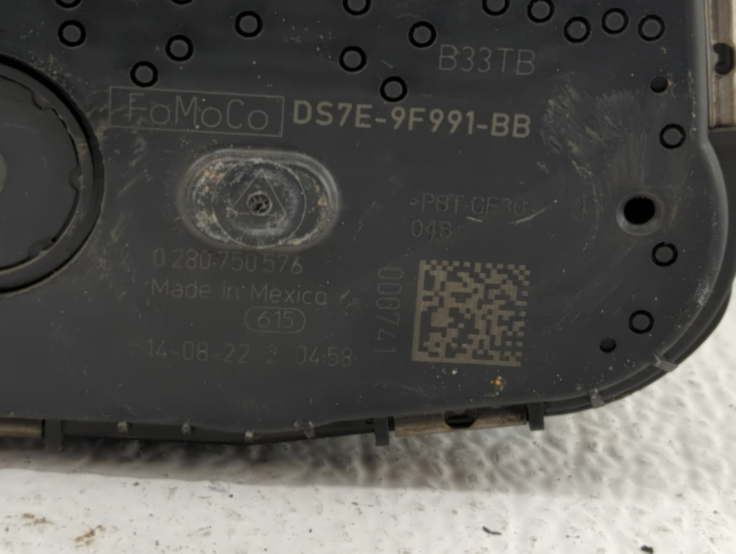 2014-2018 Ford Focus Throttle Body P/N:DS7E-9F991-BB Fits Fits 2014 2015 2016 2017 2018 2019 OEM Used Auto Parts - Oemusedau