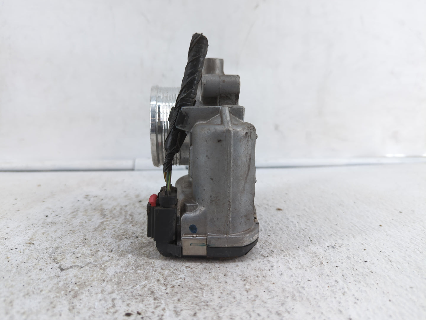 2014-2018 Ford Focus Throttle Body P/N:0 280 750 566 DS7E-9F991-BB Fits Fits 2014 2015 2016 2017 2018 2019 OEM Used Auto Par