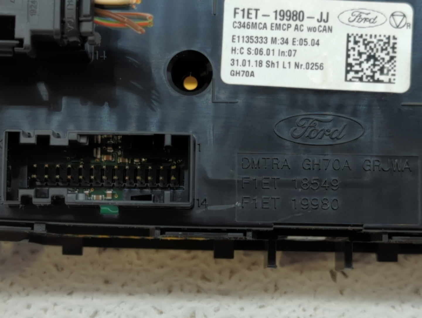 2015-2018 Ford Focus Climate Control Module Temperature AC/Heater Replacement P/N:F1ET-18K811-KD F1ET-18549 Fits OEM Used Au