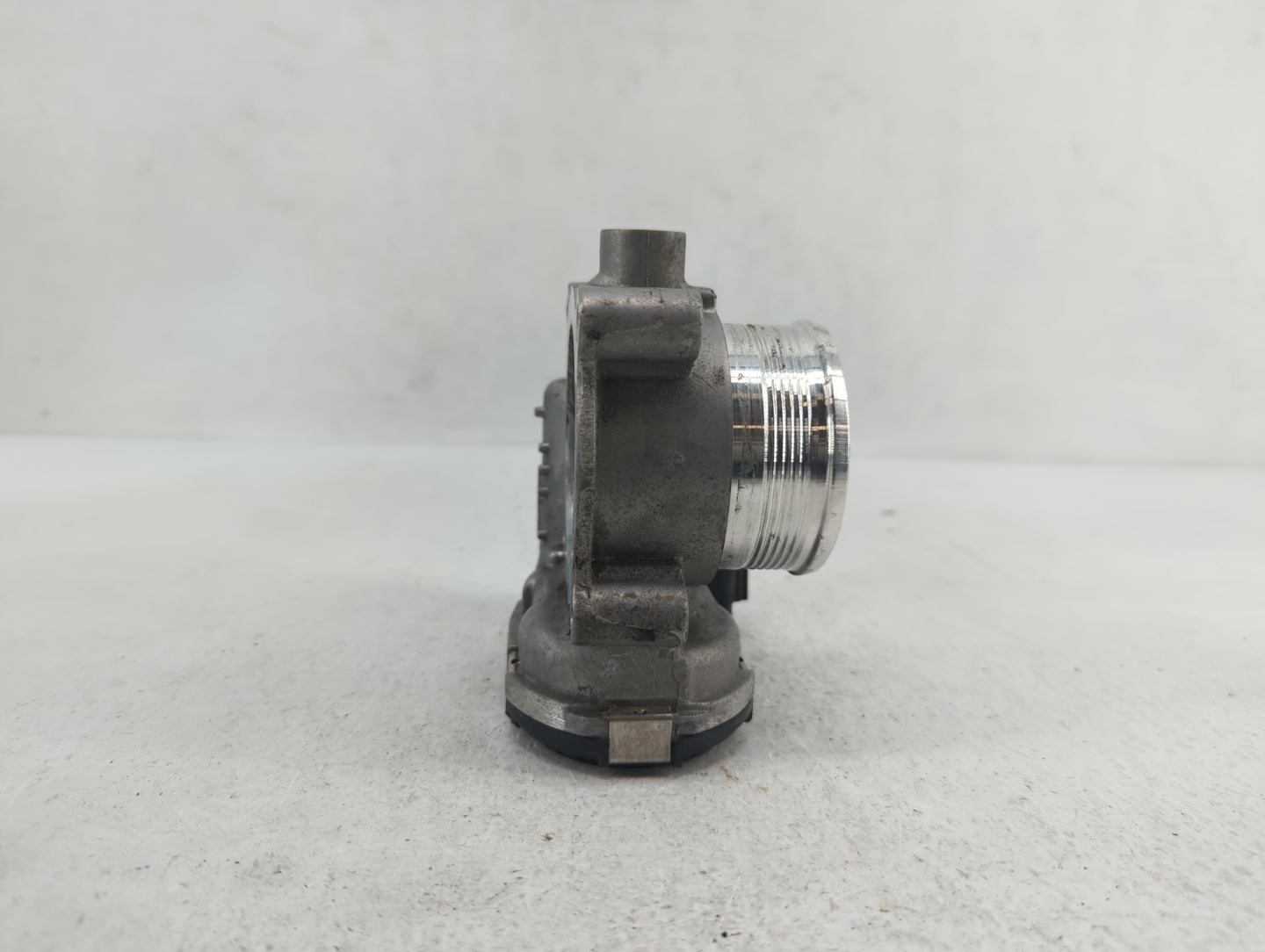 2014-2018 Ford Focus Throttle Body P/N:0 280 750 566 DS7E-9F991-BB Fits Fits 2014 2015 2016 2017 2018 2019 OEM Used Auto Par