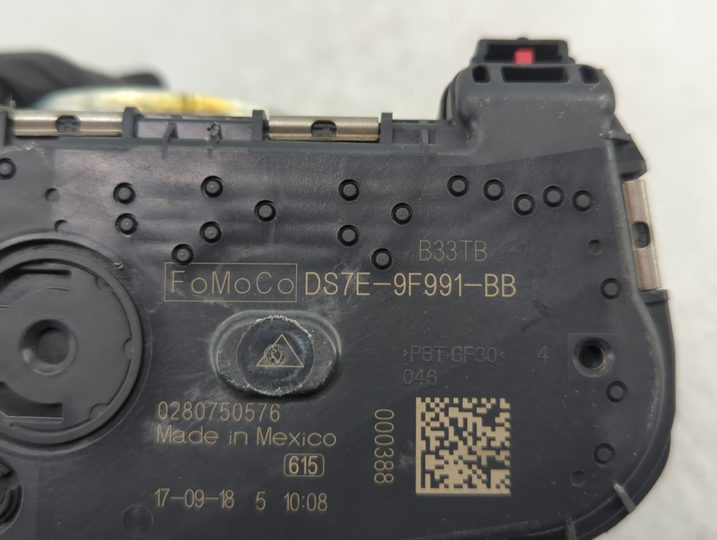 2014-2018 Ford Focus Throttle Body P/N:0 280 750 566 DS7E-9F991-BB Fits Fits 2014 2015 2016 2017 2018 2019 OEM Used Auto Par