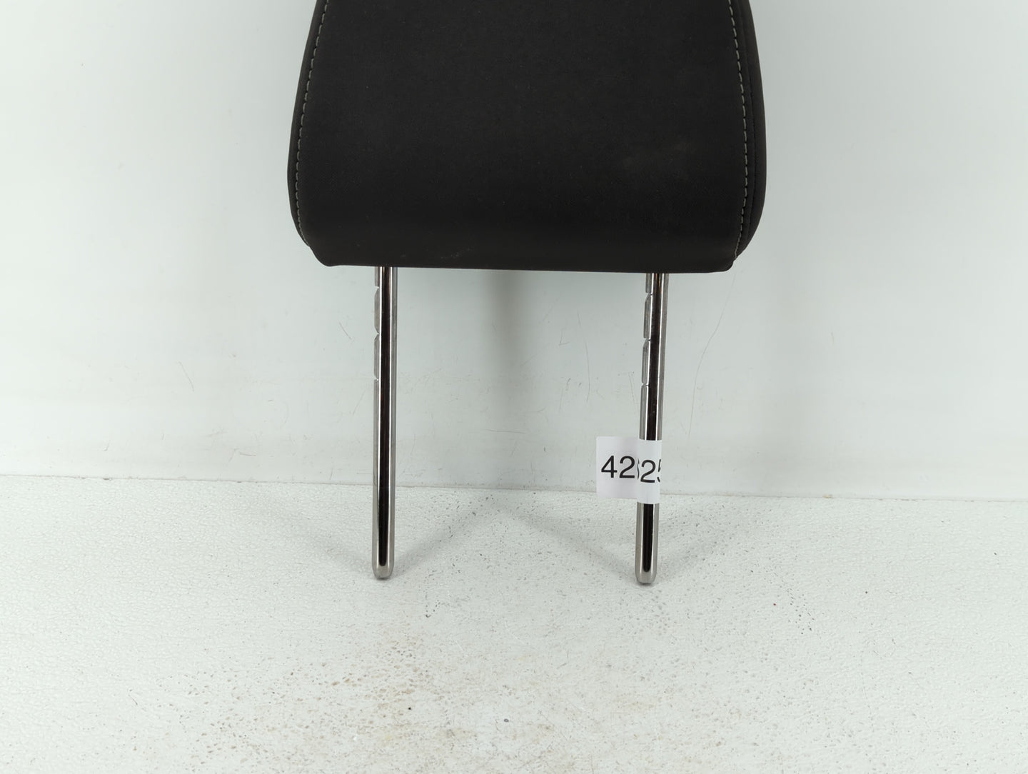 2015-2018 Ford Focus Headrest Head Rest Front Driver Passenger Seat Fits Fits 2015 2016 2017 2018 OEM Used Auto Parts - Oemu