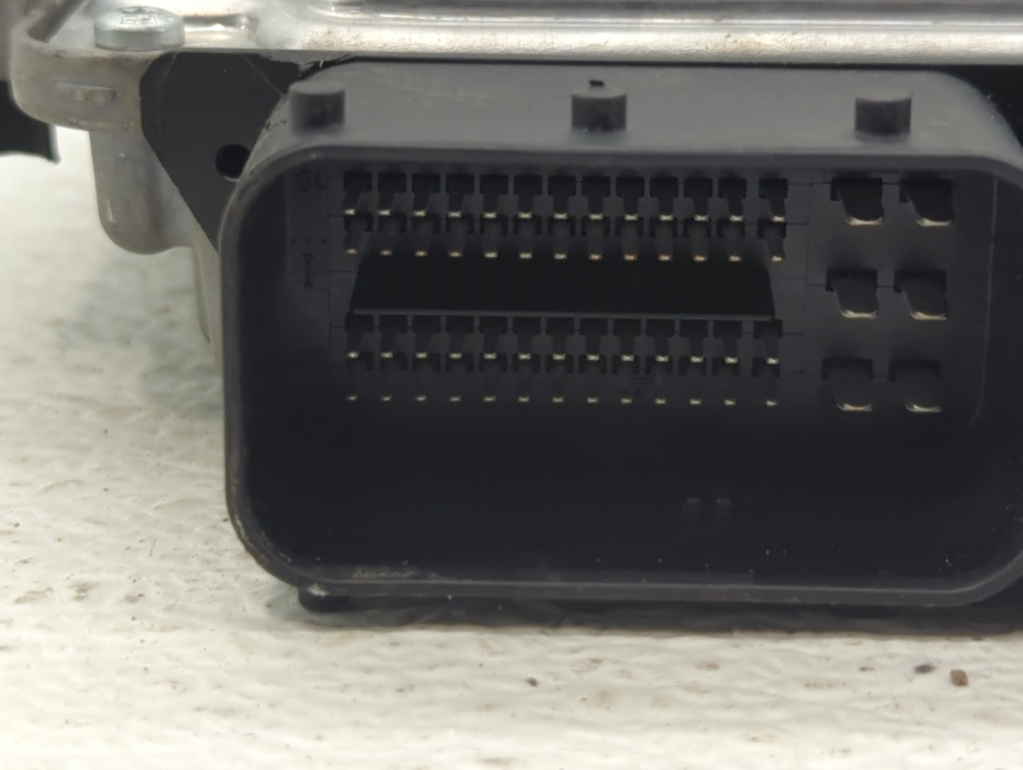 2013-2018 Ford Focus PCM Engine Control Computer ECU ECM PCU OEM P/N:FM5A-12A650-ADB EM5A-12A650-ACB Fits OEM Used Auto Part
