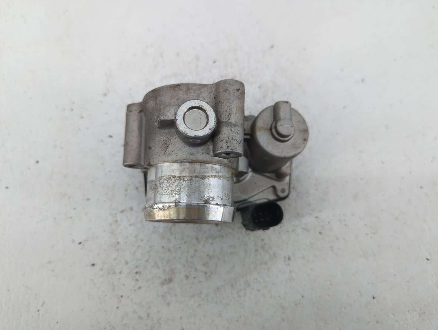 2015-2018 Ford Focus Throttle Body P/N:CM5G-9F991-FC CM5G-9F991-GA Fits Fits 2014 2015 2016 2017 2018 OEM Used Auto Parts - 