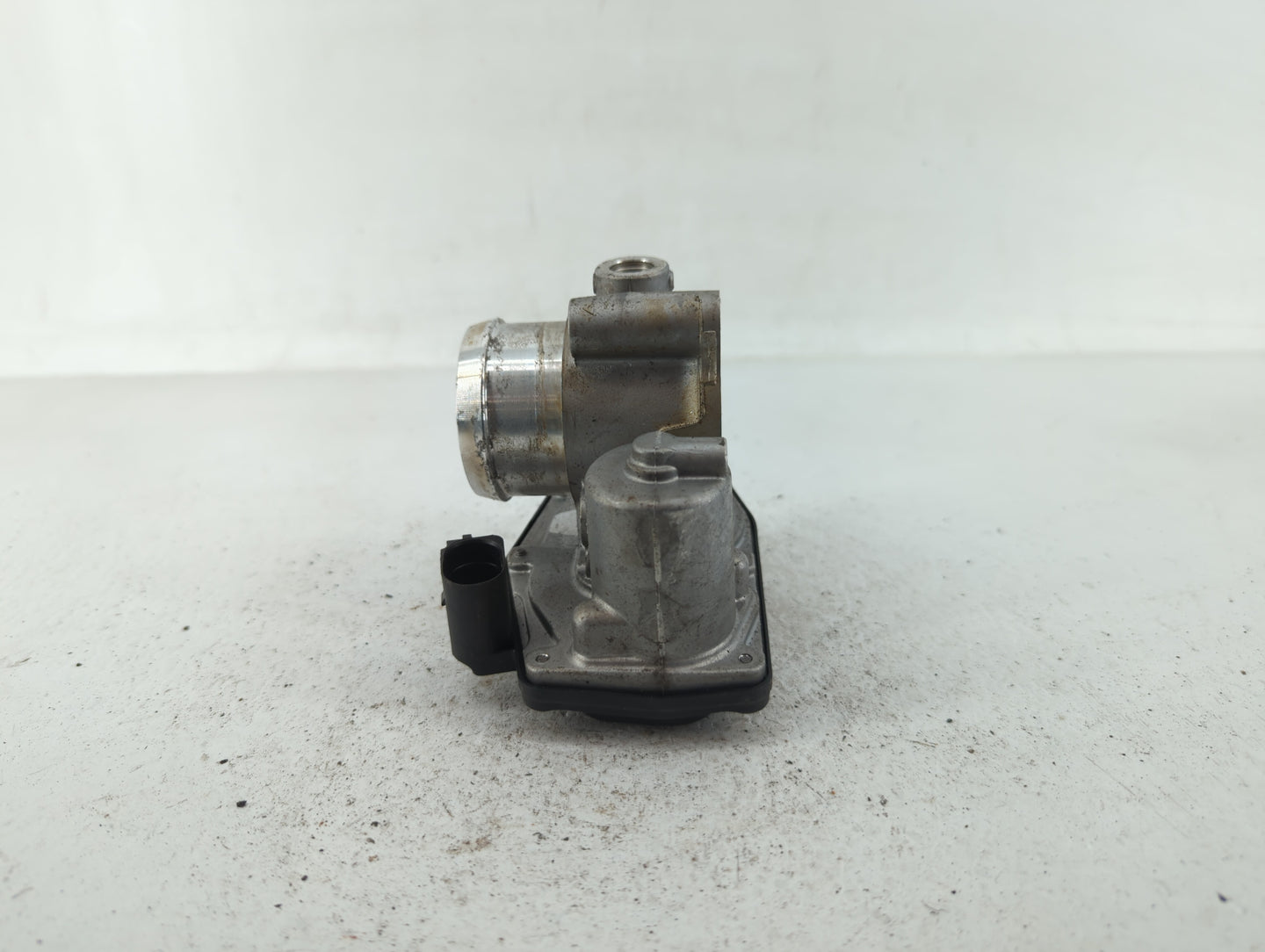 2015-2018 Ford Focus Throttle Body P/N:CM5G-9F991-FC CM5G-9F991-GA Fits Fits 2014 2015 2016 2017 2018 OEM Used Auto Parts - 
