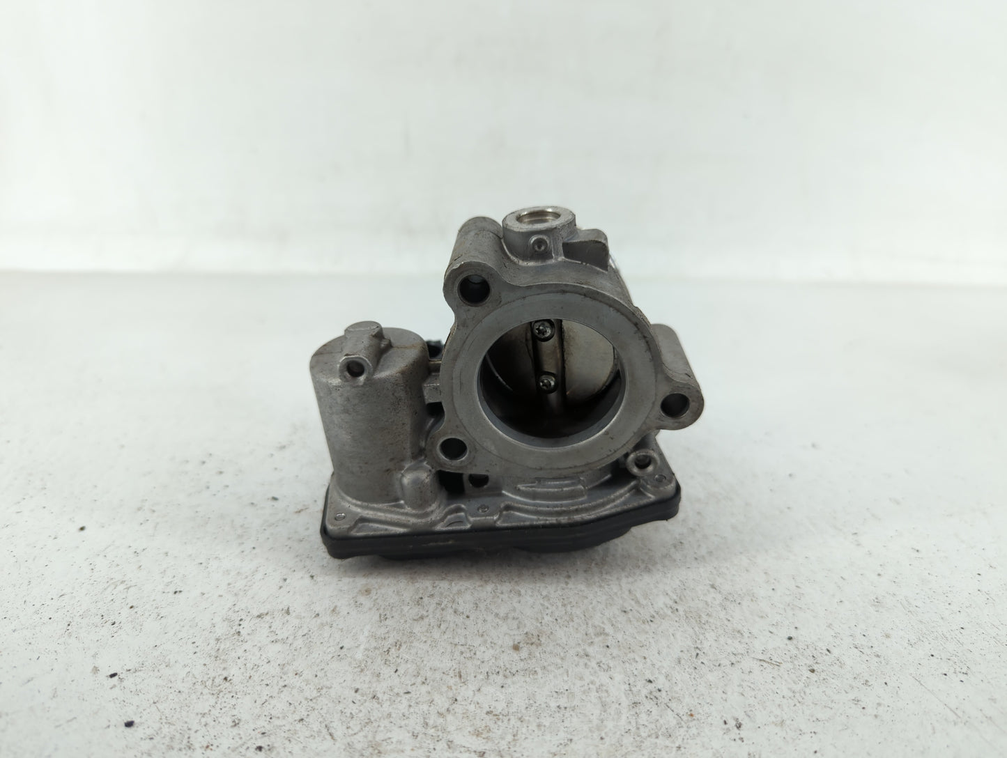 2015-2018 Ford Focus Throttle Body P/N:CM5G-9F991-FC CM5G-9F991-GA Fits Fits 2014 2015 2016 2017 2018 OEM Used Auto Parts - 
