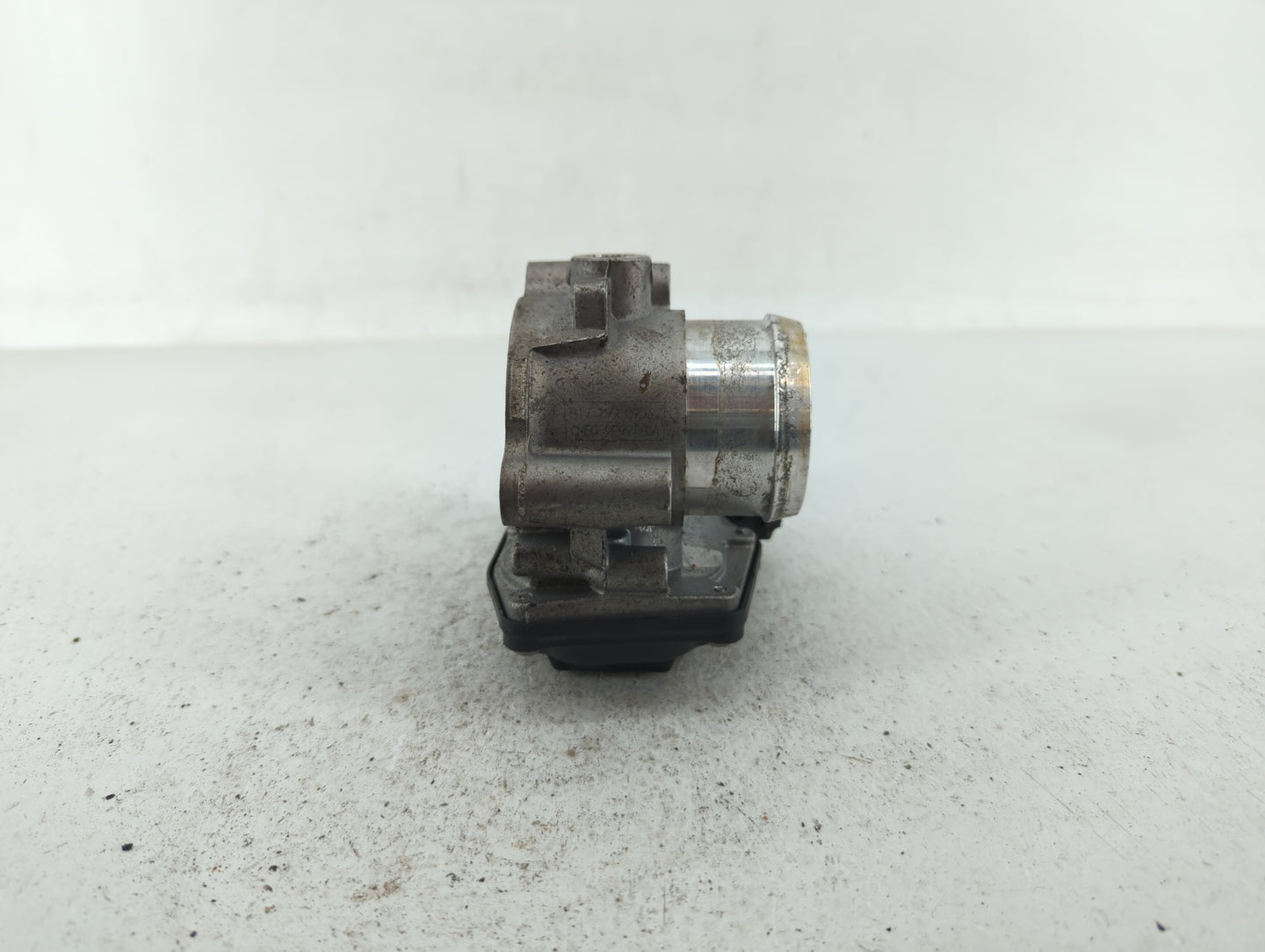 2015-2018 Ford Focus Throttle Body P/N:CM5G-9F991-FC CM5G-9F991-GA Fits Fits 2014 2015 2016 2017 2018 OEM Used Auto Parts - 