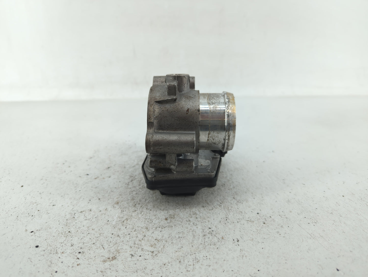 2015-2018 Ford Focus Throttle Body P/N:CM5G-9F991-FC CM5G-9F991-GA Fits Fits 2014 2015 2016 2017 2018 OEM Used Auto Parts - 