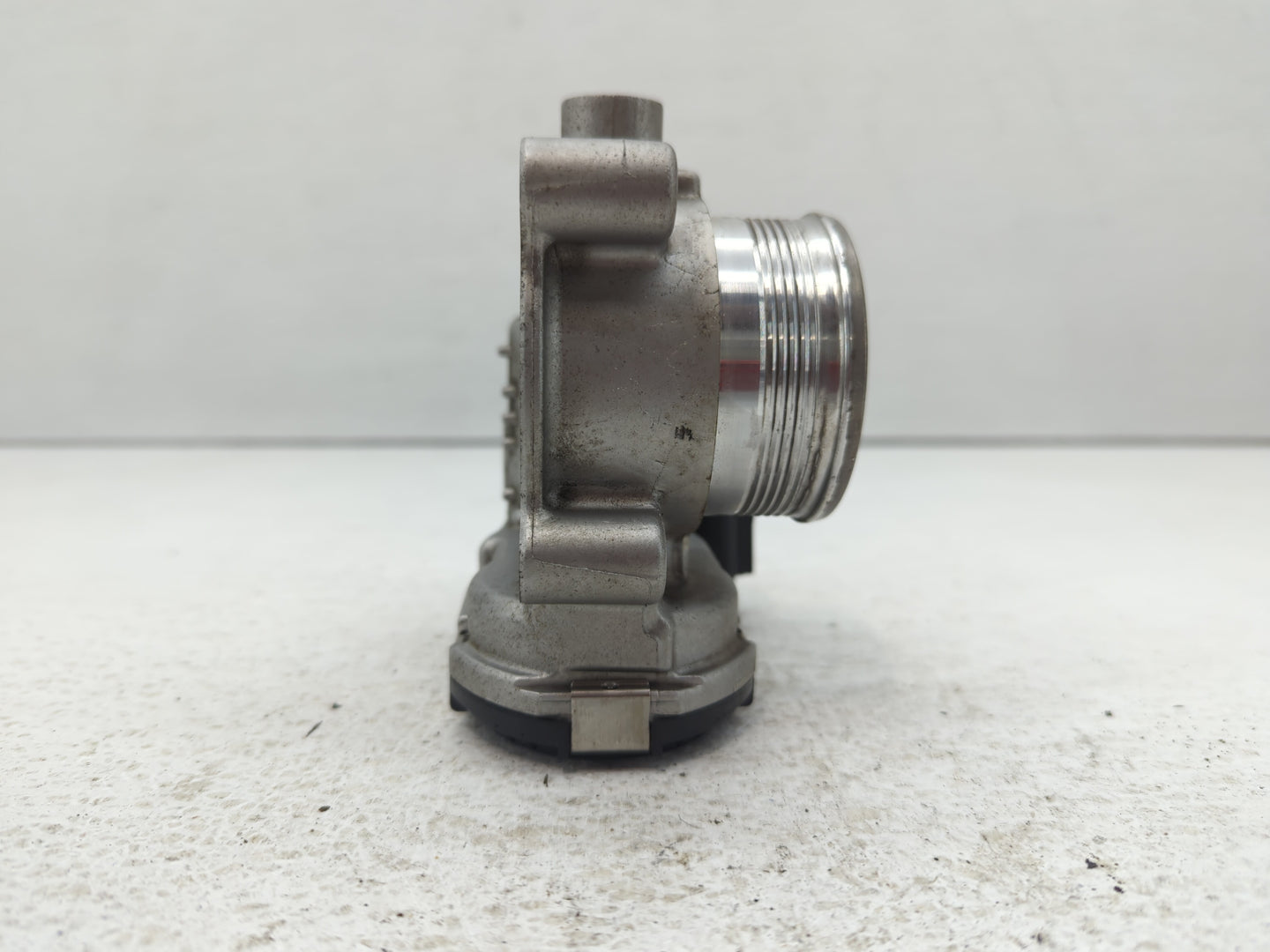 2014-2018 Ford Focus Throttle Body P/N:DS7E-9F991-BB Fits Fits 2014 2015 2016 2017 2018 2019 2020 2021 2022 OEM Used Auto Pa