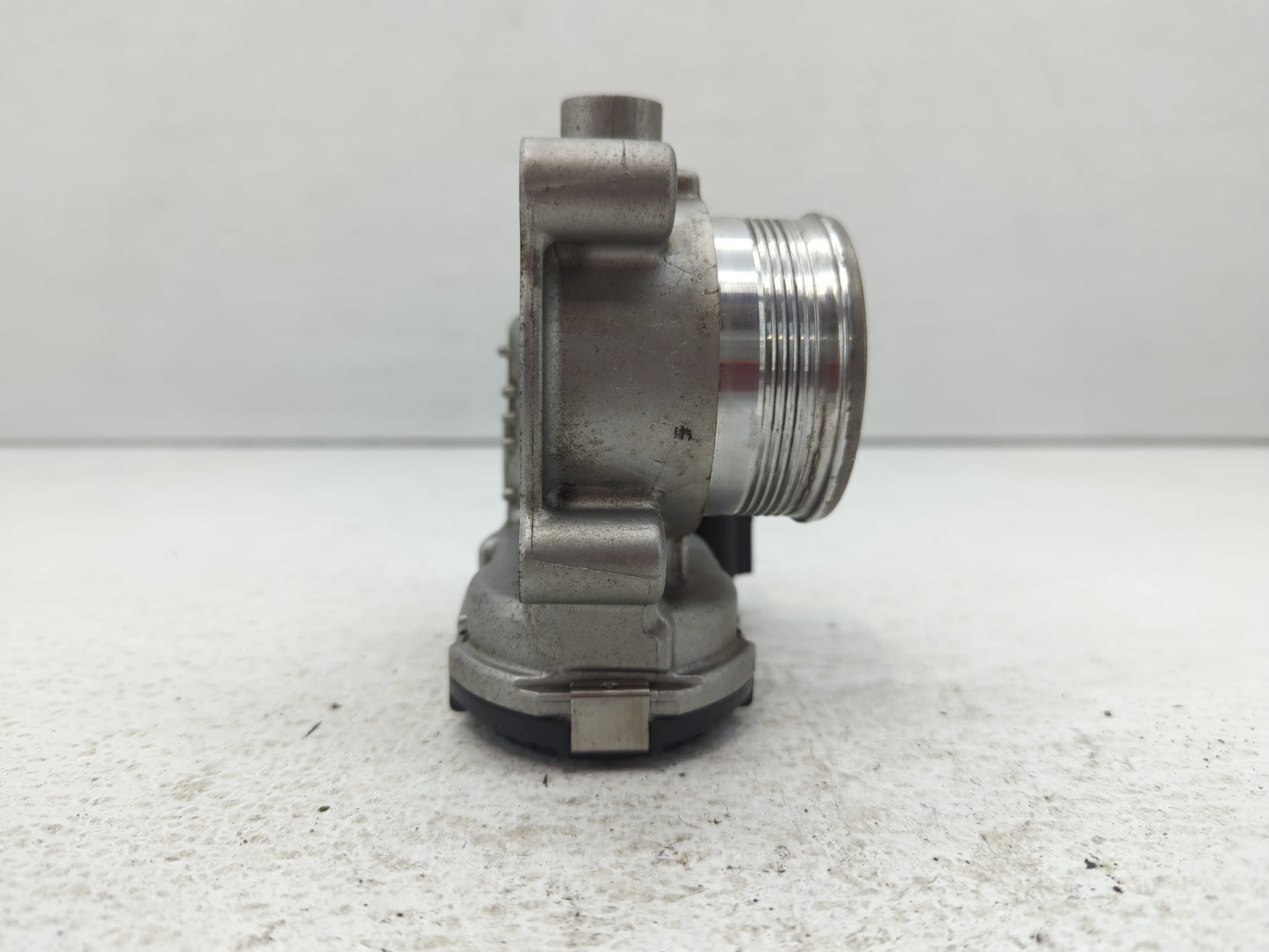 2014-2018 Ford Focus Throttle Body P/N:DS7E-9F991-BB Fits Fits 2014 2015 2016 2017 2018 2019 2020 2021 2022 OEM Used Auto Pa