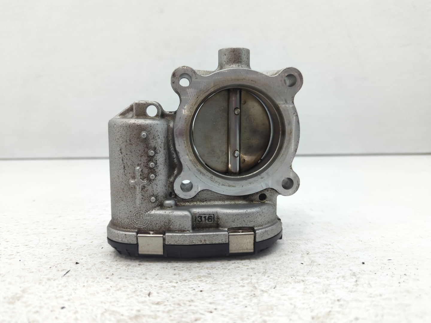 2014-2018 Ford Focus Throttle Body P/N:DS7E-9F991-BB Fits Fits 2014 2015 2016 2017 2018 2019 2020 2021 2022 OEM Used Auto Pa