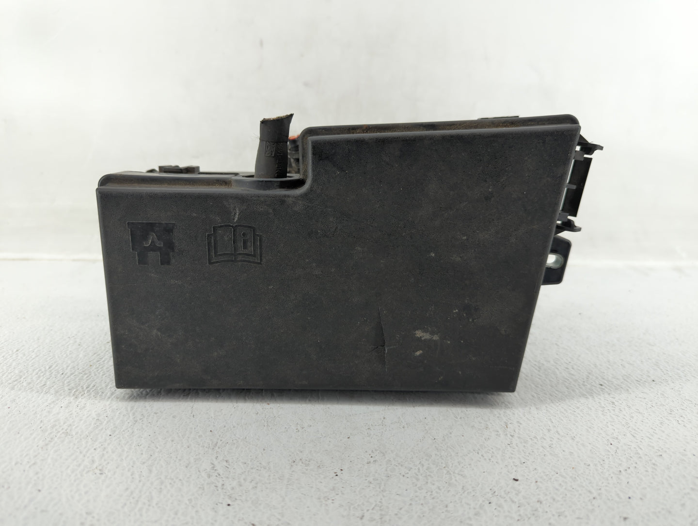 2017-2018 Ford Focus Fusebox Fuse Box Panel Relay Module P/N:AV6T-14A067-AD GJ1T-14A07B-BA Fits Fits 2017 2018 OEM Used Auto