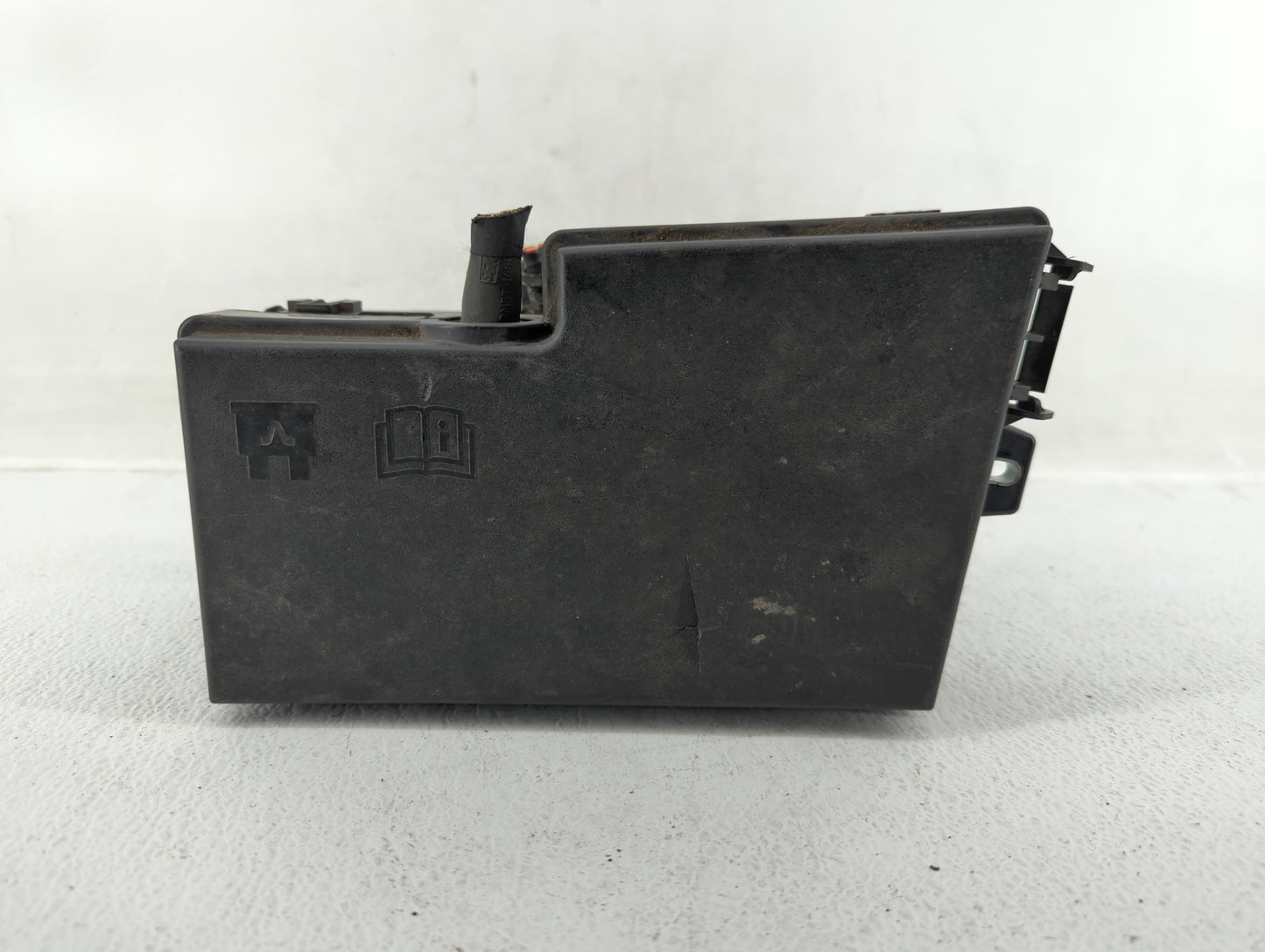 2017-2018 Ford Focus Fusebox Fuse Box Panel Relay Module P/N:AV6T-14A067-AD GJ1T-14A07B-BA Fits Fits 2017 2018 OEM Used Auto