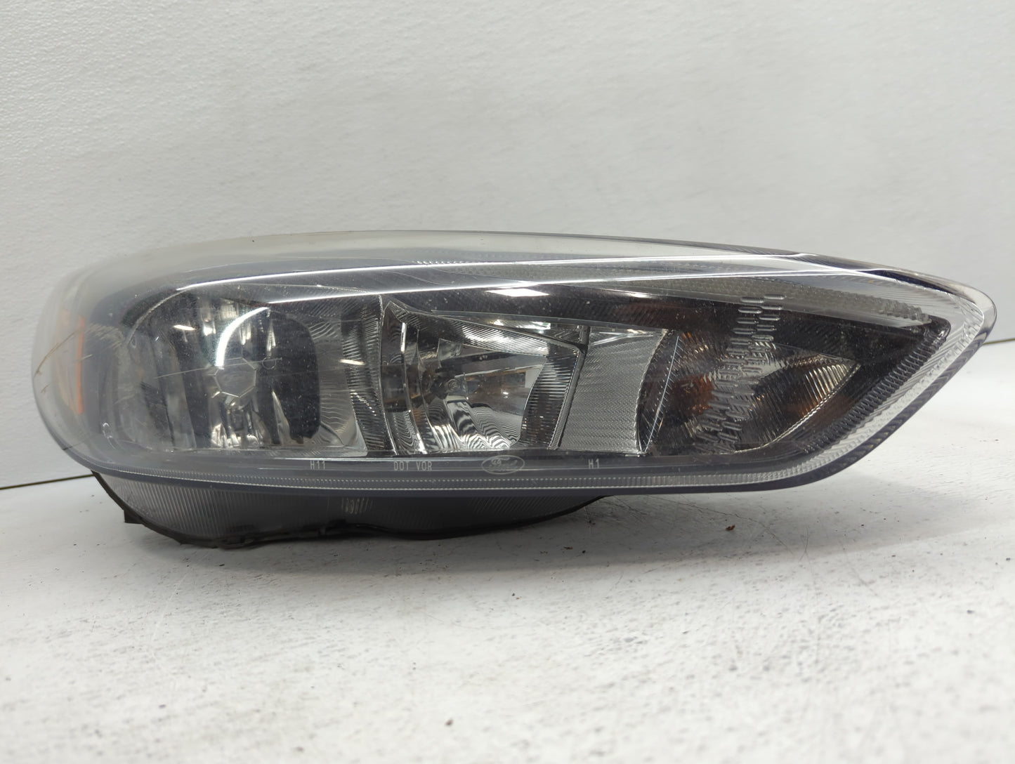 2018 Ford Focus Passenger Right Oem Head Light Headlight Lamp 529550 - Oemusedautoparts1.com