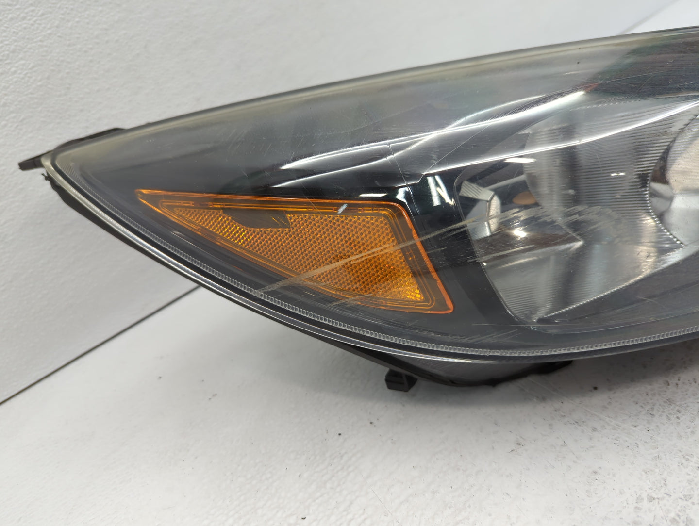 2018 Ford Focus Passenger Right Oem Head Light Headlight Lamp 529550 - Oemusedautoparts1.com