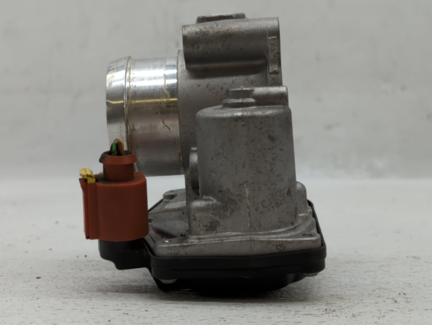 2015-2018 Ford Focus Throttle Body P/N:CM5G-9F991-GA Fits Fits 2014 2015 2016 2017 2018 OEM Used Auto Parts - Oemusedautopar