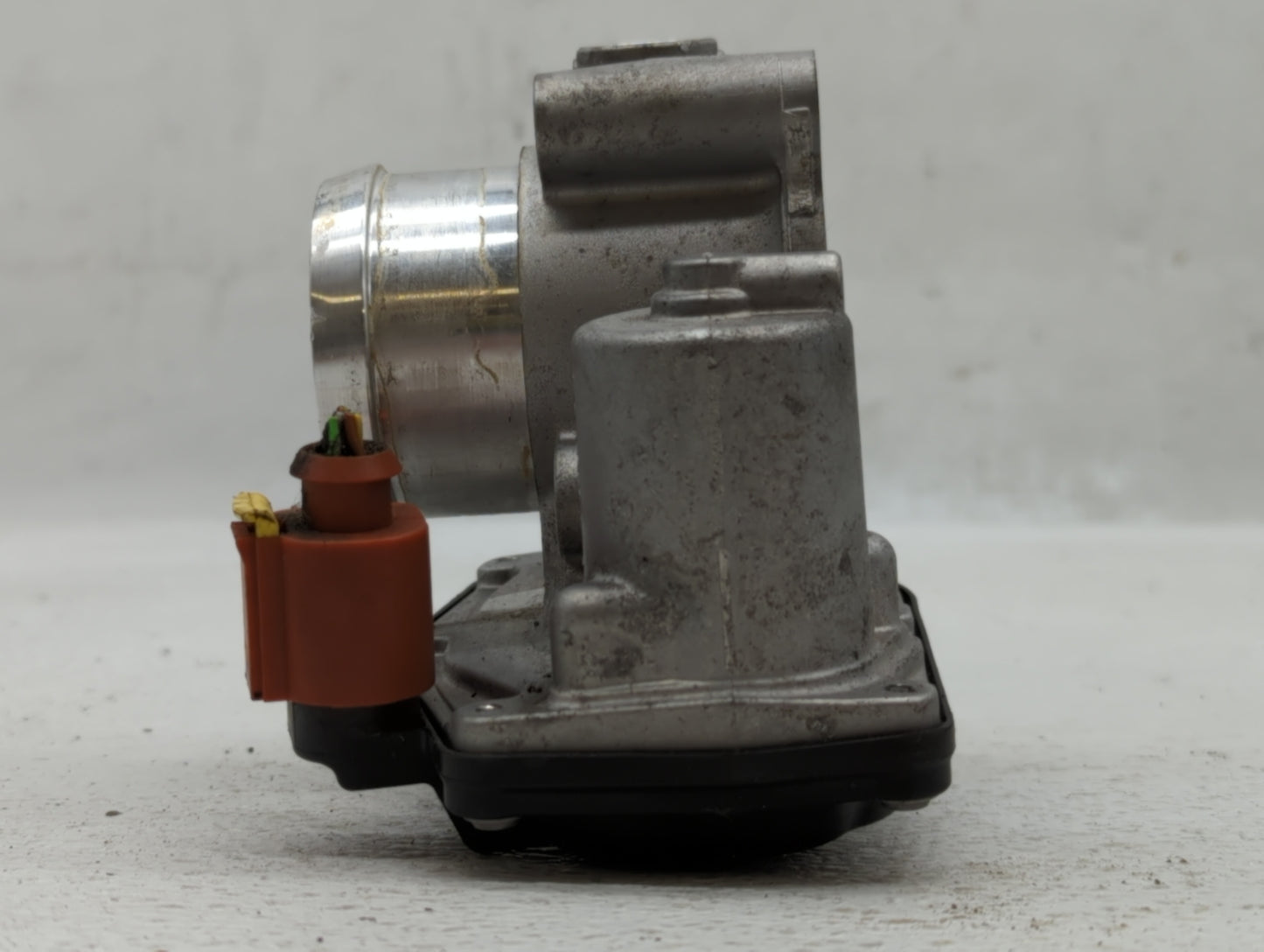 2015-2018 Ford Focus Throttle Body P/N:CM5G-9F991-GA Fits Fits 2014 2015 2016 2017 2018 OEM Used Auto Parts - Oemusedautopar