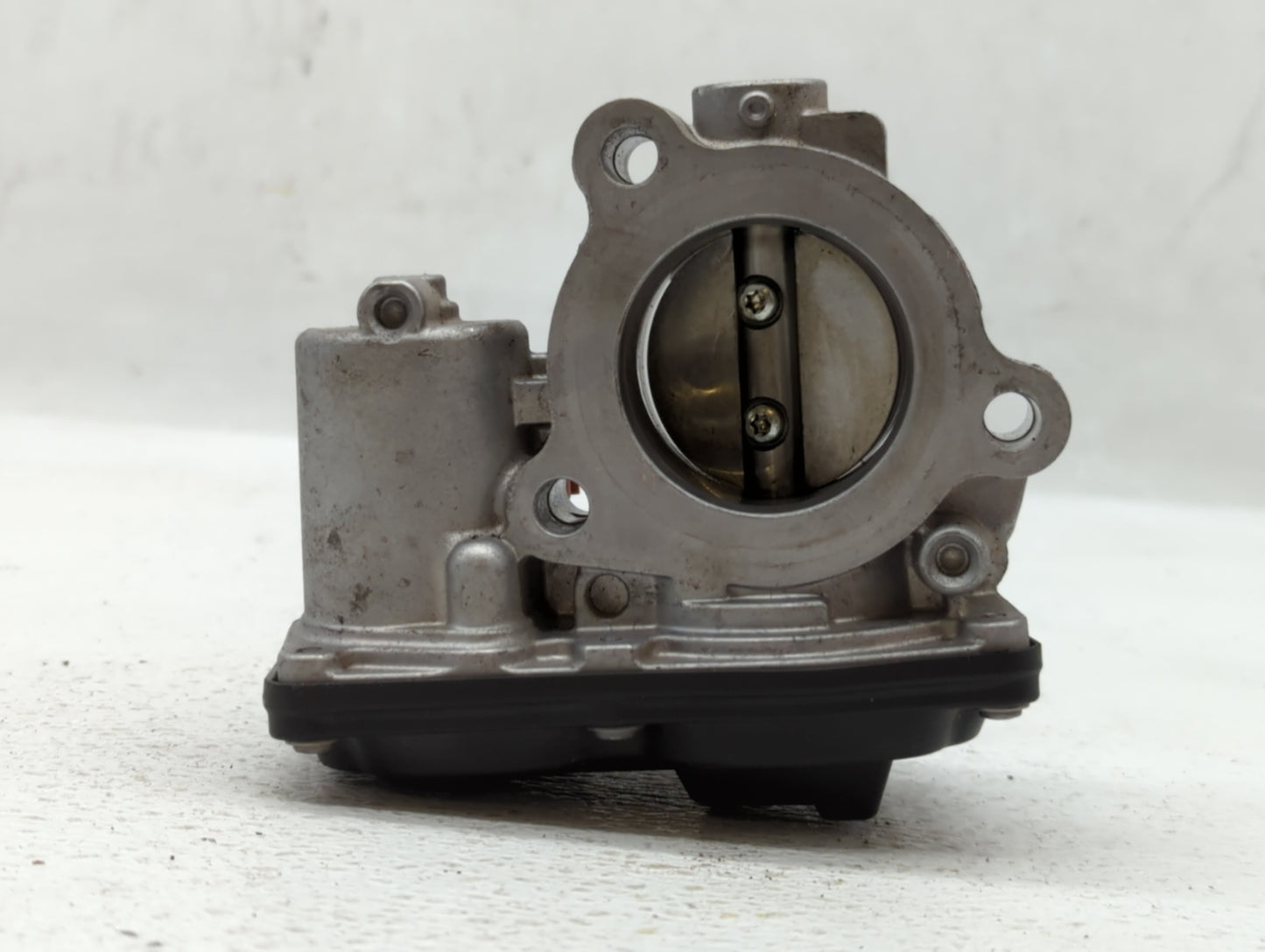 2015-2018 Ford Focus Throttle Body P/N:CM5G-9F991-GA Fits Fits 2014 2015 2016 2017 2018 OEM Used Auto Parts - Oemusedautopar