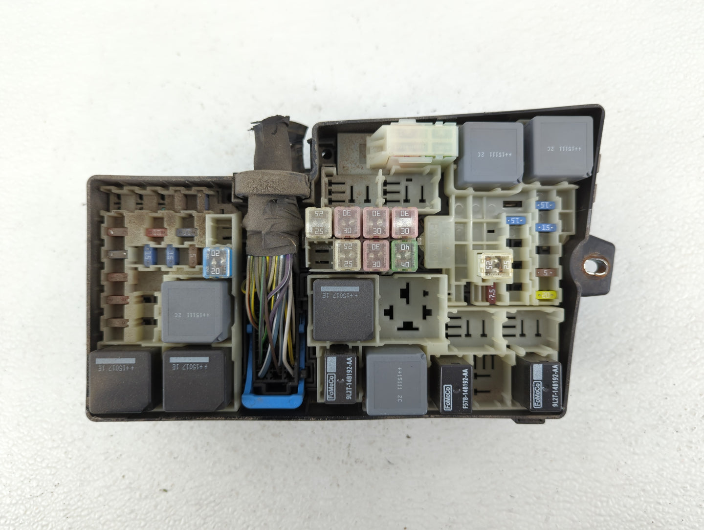 2017-2018 Ford Focus Fusebox Fuse Box Panel Relay Module P/N:E02345500 AV6T-14A142-AB Fits Fits 2017 2018 OEM Used Auto Part