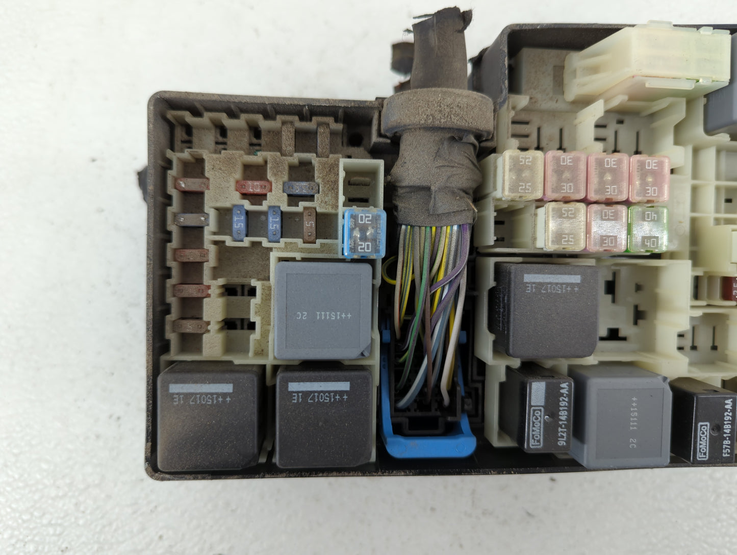 2017-2018 Ford Focus Fusebox Fuse Box Panel Relay Module P/N:E02345500 AV6T-14A142-AB Fits Fits 2017 2018 OEM Used Auto Part