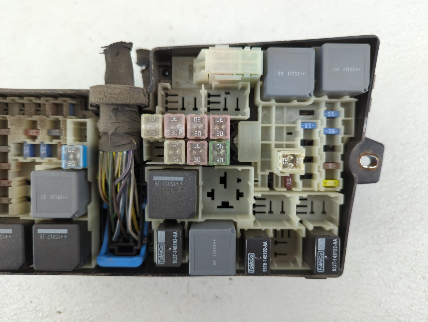 2017-2018 Ford Focus Fusebox Fuse Box Panel Relay Module P/N:E02345500 AV6T-14A142-AB Fits Fits 2017 2018 OEM Used Auto Part