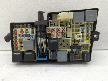 2017-2018 Ford Focus Fusebox Fuse Box Panel Relay Module P/N:E02345500 AV6T-14A142-AB Fits Fits 2017 2018 OEM Used Auto Parts